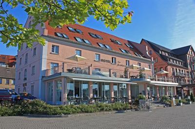 фото отеля Hotel Am Yachthafen Waren (Muritz)