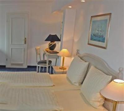 фото отеля Hotel Am Yachthafen Waren (Muritz)
