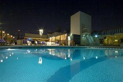 фото отеля Avari Dubai Hotel