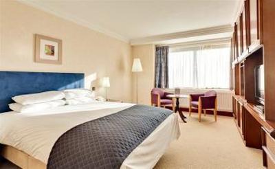 фото отеля Plough and Harrow Hotel