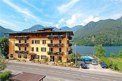 фото отеля Albergo Mezzolago