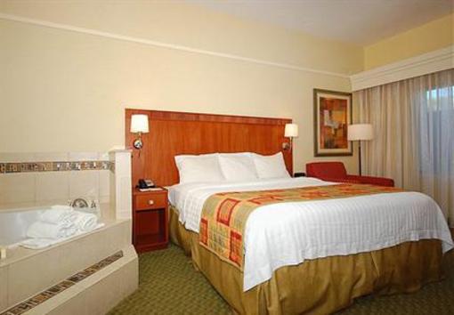 фото отеля Courtyard by Marriott Merced