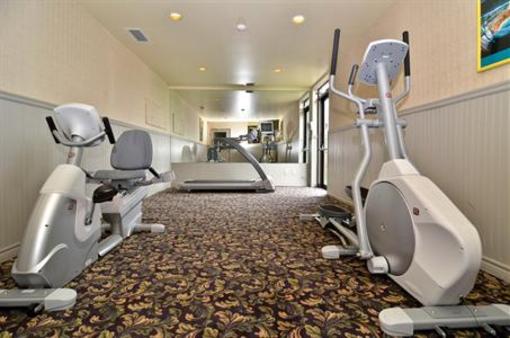 фото отеля BEST WESTERN Renfrew Inn & Conference Centre