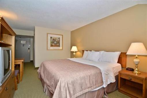 фото отеля BEST WESTERN Renfrew Inn & Conference Centre