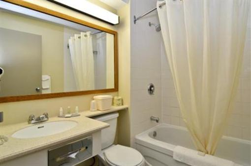 фото отеля BEST WESTERN Renfrew Inn & Conference Centre