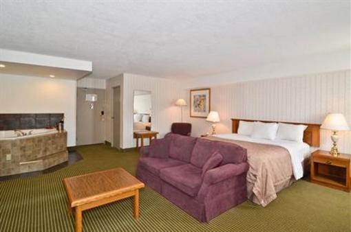 фото отеля BEST WESTERN Renfrew Inn & Conference Centre