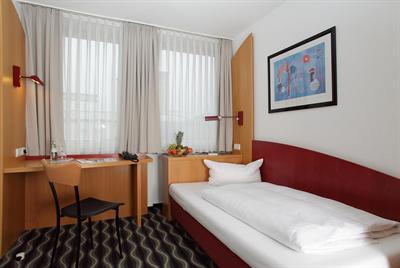 фото отеля Stadthotel Kassel