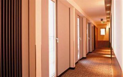 фото отеля Hotel Cristall Köln