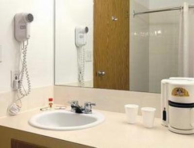 фото отеля Super 8 Motel Drayton Valley
