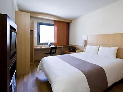 фото отеля Ibis Rouen Centre Rive Droite