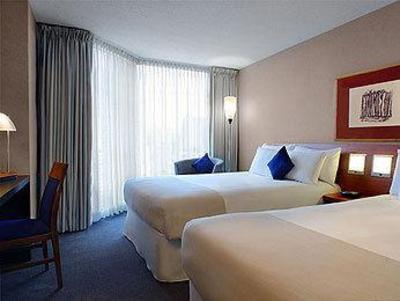 фото отеля Novotel Toronto North York