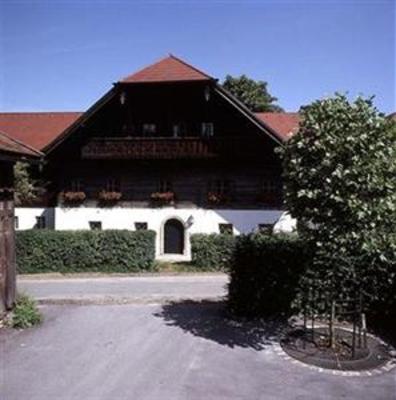 фото отеля Schlosswirt zu Anif