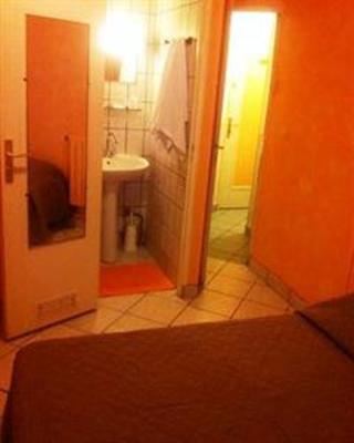 фото отеля Hipotel Paris Montmartre