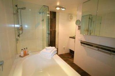 фото отеля Whitesbeach Guesthouse