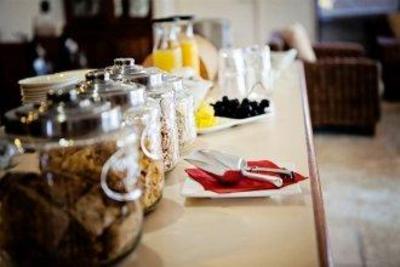 фото отеля Whitesbeach Guesthouse