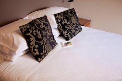 фото отеля Whitesbeach Guesthouse