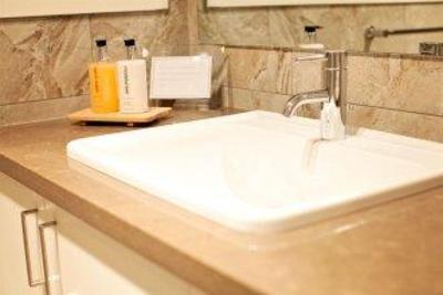 фото отеля Whitesbeach Guesthouse