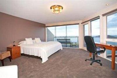 фото отеля Whitesbeach Guesthouse