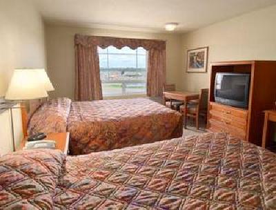 фото отеля Super 8 Fort Nelson