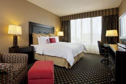 фото отеля Crowne Plaza Indianapolis Airport