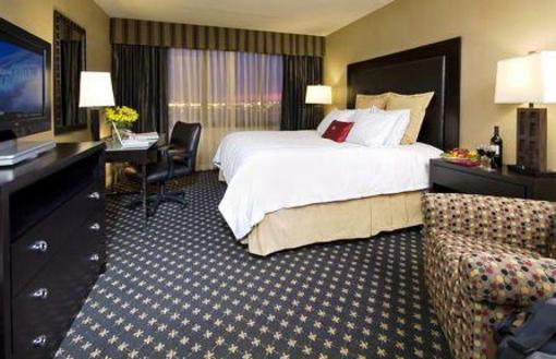 фото отеля Crowne Plaza Indianapolis Airport