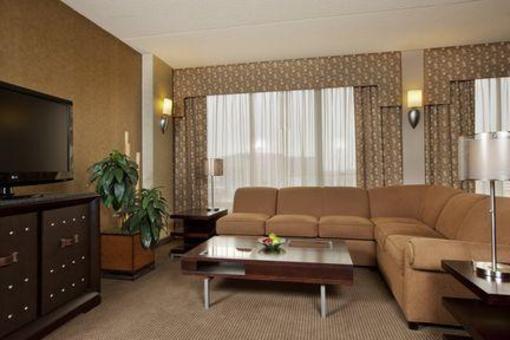 фото отеля Crowne Plaza Indianapolis Airport