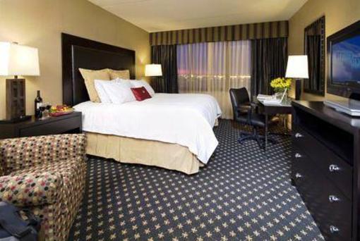 фото отеля Crowne Plaza Indianapolis Airport