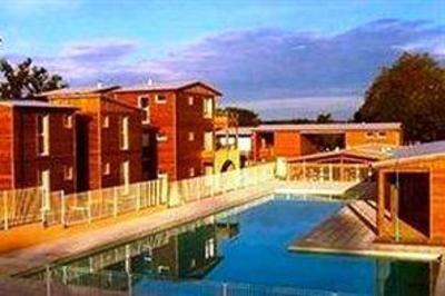 фото отеля Hotel Le Hameau De Montreal (France)