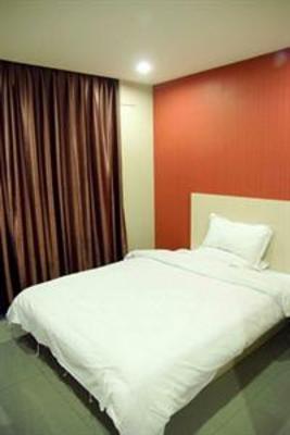 фото отеля Jinyang 99 Hotel Dashiqiao Railway Station North