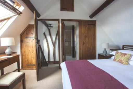 фото отеля Tudor Farmhouse Hotel