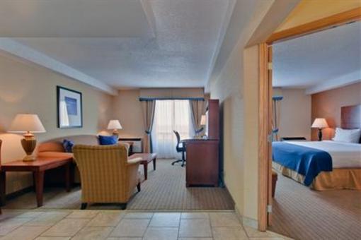 фото отеля Holiday Inn Express Hotel & Suites London Downtown