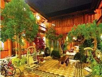 фото отеля Lijiang Timber Rock Inn