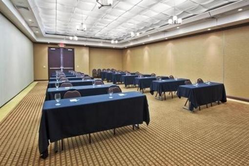 фото отеля Holiday Inn Macon North