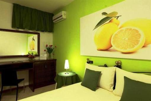 фото отеля Ari's B&B