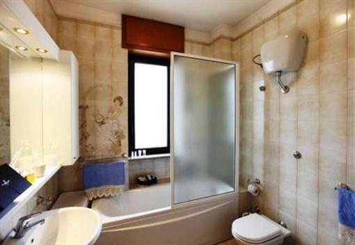 фото отеля Ari's B&B