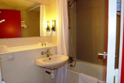 фото отеля Brit Hotel du Lac - Bourges Sud