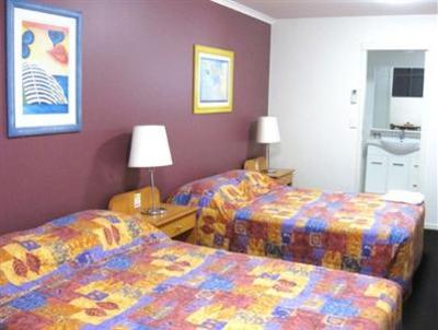 фото отеля Queensport Tavern Motel