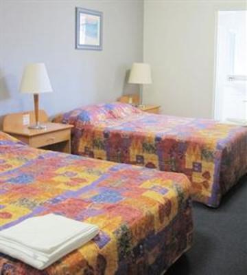 фото отеля Queensport Tavern Motel