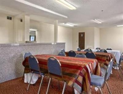 фото отеля Knights Inn Oklahoma City Remington Park