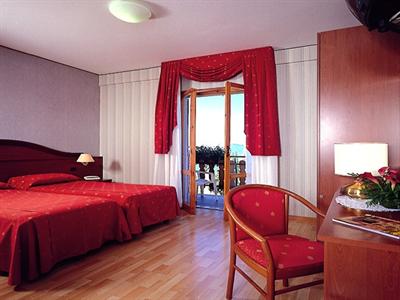 фото отеля Hotel Diana San Zeno di Montagna