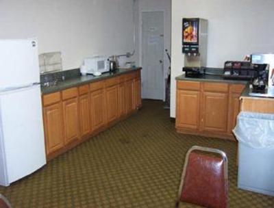 фото отеля Travelodge Madison