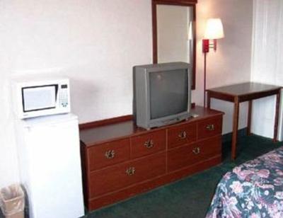 фото отеля Travelodge Madison