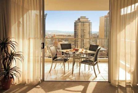 фото отеля Oaks Lexicon Apartment Hotel