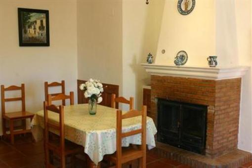 фото отеля Apartamentos Turisticos Las Chimeneas