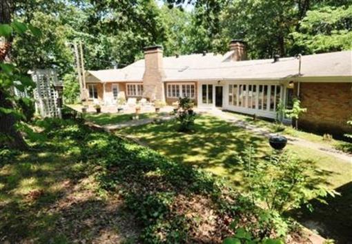 фото отеля East Hills Bed and Breakfast Inn