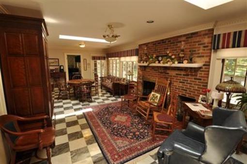 фото отеля East Hills Bed and Breakfast Inn