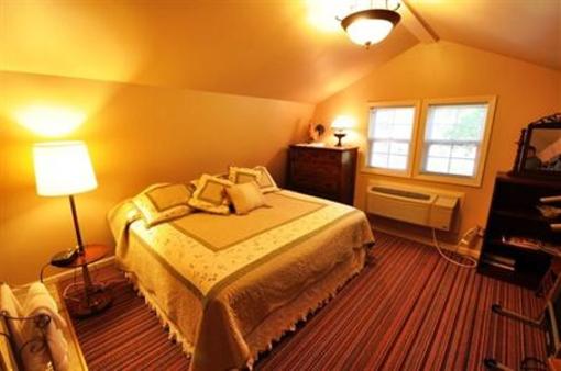 фото отеля East Hills Bed and Breakfast Inn