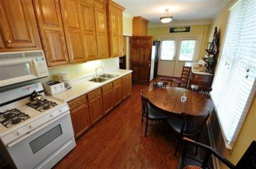 фото отеля East Hills Bed and Breakfast Inn