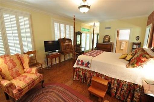 фото отеля East Hills Bed and Breakfast Inn