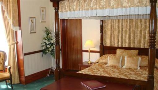 фото отеля Revelstoke Hotel